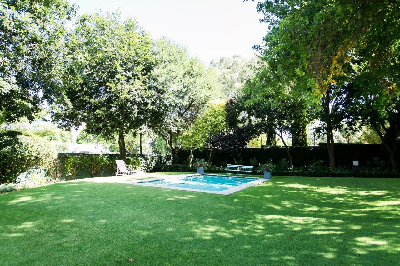 Burkleigh House Hotel โจฮันเนสเบิร์ก ภายนอก รูปภาพ