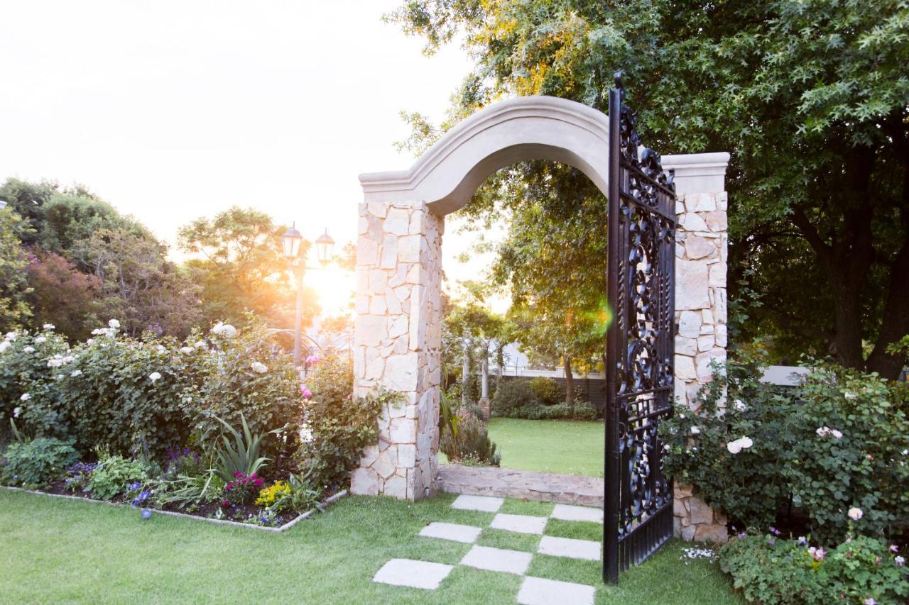 Burkleigh House Hotel โจฮันเนสเบิร์ก ภายนอก รูปภาพ
